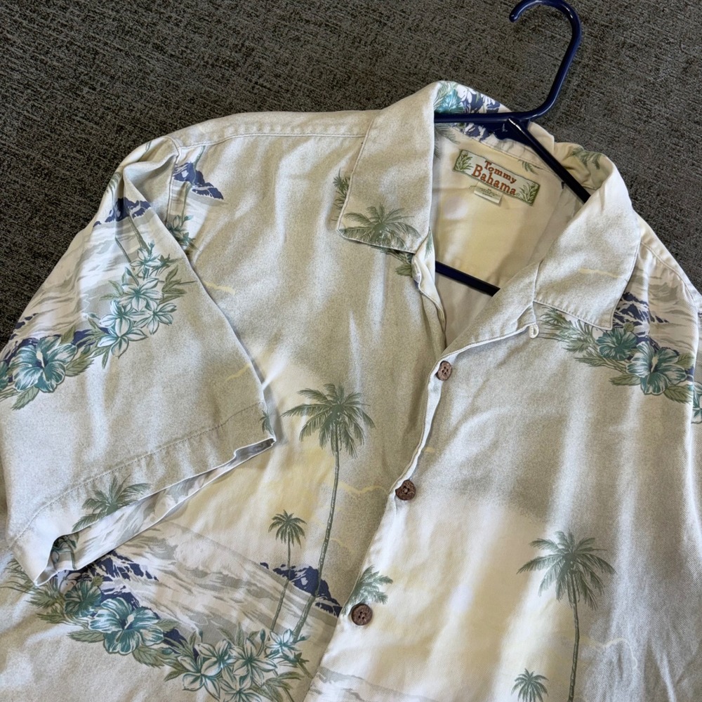 Tommy Bahama Silk Camp Shirt Medium Tropical Island Palm Tree Floral Silk Shirt
